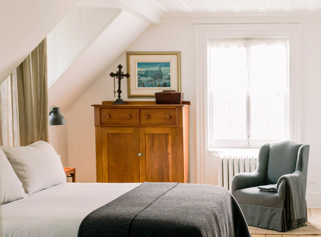 Chambres et salon au vieux Presbytère, bed and breakfast à Saint-Vallier, Bellechasse, Québec